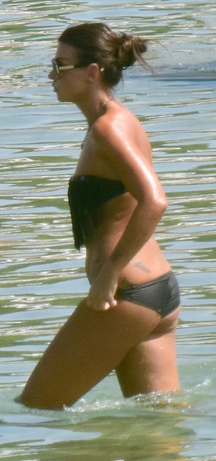 Η Νίνα Λοτσάρη με σέξι μπικίνι και χωρίς ίχνος ρετούς [εικόνες] | iefimerida.gr 2