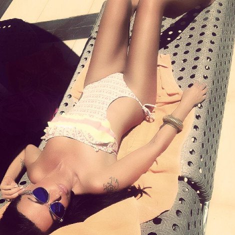 Η καλλίγραμμη Νίνα Λοτσάρη κάνει ηλιοθεραπεία [εικόνες] | iefimerida.gr 0