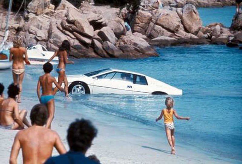 Lotus Esprit: Το σπορ αυτοκίνητο - υποβρύχιο του James Bond πωλείται | iefimerida.gr 4
