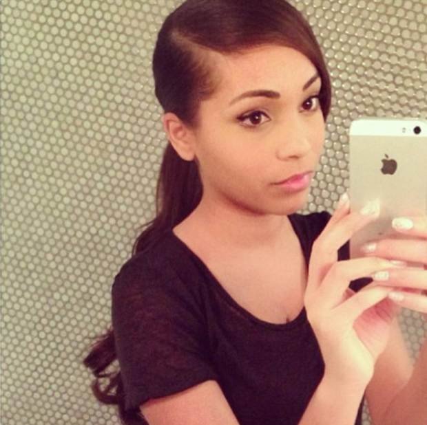 Εγκαταλελειμμένο γοβάκι Louboutin σε κυλιόμενη σκάλα - Η σύγχρονη σταχτοπούτα που αναζητούσε όλο το Twitter [εικόνες] | iefimerida.gr 2