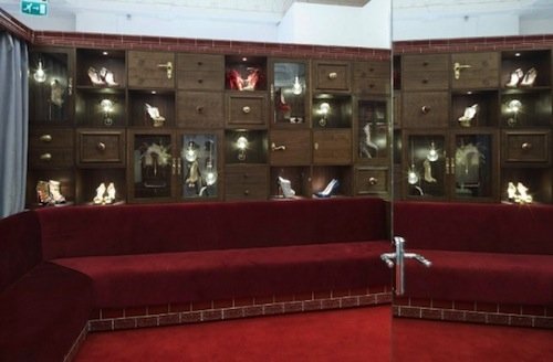 Το συγκλονιστικό κατάστημα του Christian Louboutin που κάνει τις γυναίκες να «κλαίνε» για ένα ζευγάρι γόβες [εικόνες] | iefimerida.gr 3