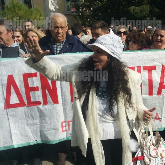  Εισβολή της Ελένης Λουκά στο Πολυτεχνείο: «Είναι επέτειος του... διαβόλου» [εικόνες] | iefimerida.gr 1