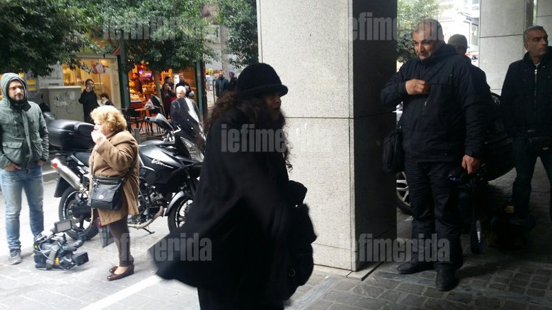  Η Ελένη Λουκά ζητάει από Βαρουφάκη-Τσίπρα να μας βγάλουν από το ευρώ και τους αποθεώνει [εικόνες & βίντεο] | iefimerida.gr 2