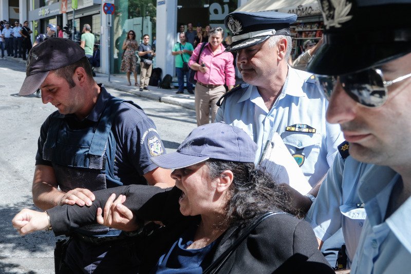 Ξαναχτύπησε η Ελένη Λουκά – Ο Μακρόν το τελευταίο «θύμα»της! [εικόνες & βίντεο]  | iefimerida.gr 1