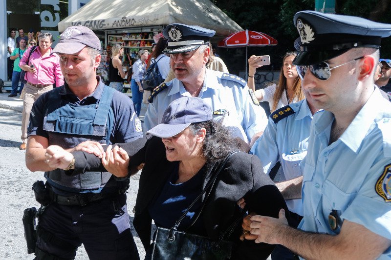 Ξαναχτύπησε η Ελένη Λουκά – Ο Μακρόν το τελευταίο «θύμα»της! [εικόνες & βίντεο]  | iefimerida.gr 2