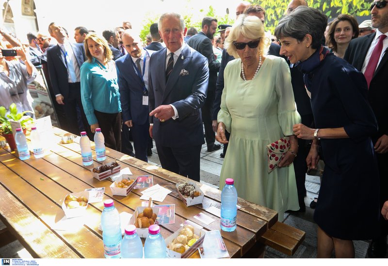 Απίστευτος Κάρολος: Κάθισε σε καφέ στην Αγ. Ειρήνη και παρήγγειλε φρέντο καπουτσίνο αλλά... χωρίς καλαμάκι [εικόνες & βίντεο] | iefimerida.gr 4