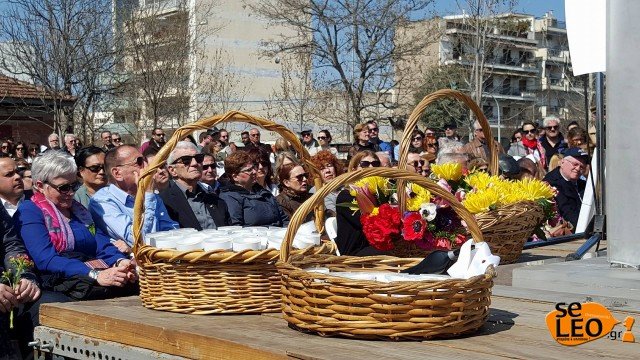 Λίγα λουλούδια στη μνήμη των Εβραίων της Θεσσαλονίκης που οδηγήθηκαν στα στρατόπεδα συγκέντρωσης [εικόνες] | iefimerida.gr 2