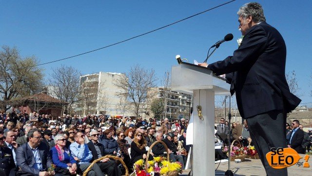 Λίγα λουλούδια στη μνήμη των Εβραίων της Θεσσαλονίκης που οδηγήθηκαν στα στρατόπεδα συγκέντρωσης [εικόνες] | iefimerida.gr 3