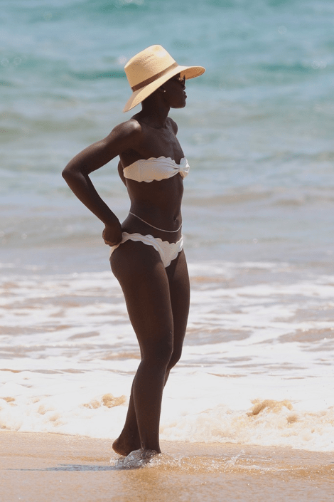 Η Λουπίτα Νιόγκο όπως δεν την έχουμε ξαναδεί -Με το... μαγιό της [εικόνες] | iefimerida.gr 2