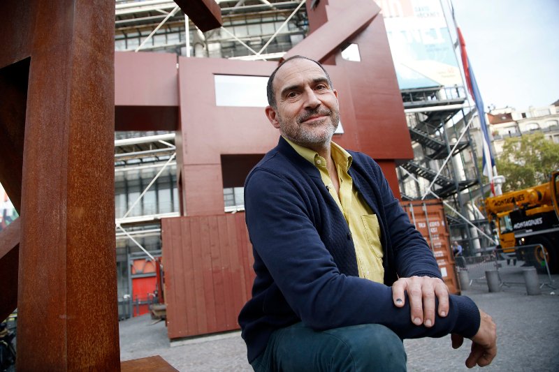 Εργο τέχνης που δείχνει άνθρωπο να «διεισδύει» σε ζώο εκδιώχθηκε από το Λούβρο [εικόνες] | iefimerida.gr 1