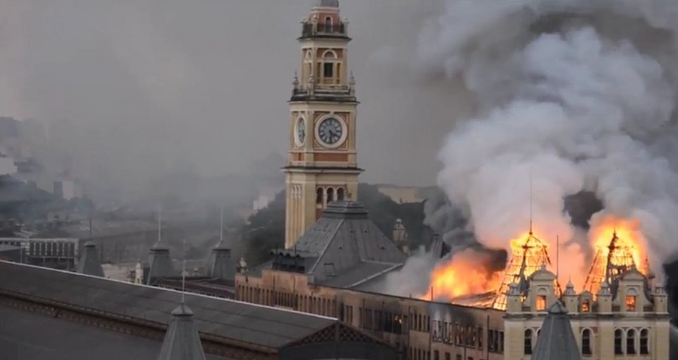 Σάο Πάολο: Μεγάλη φωτιά σε μουσείο δίπλα σε σταθμό του μετρό – Ενας νεκρός [βίντεο] | iefimerida.gr 0