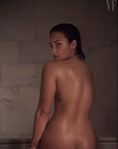 Η Ντέμι Λοβάτο χωρίς ρούχα, ρετούς και μακιγιάζ -Προκλητική φωτογράφηση [εικόνες] | iefimerida.gr 0