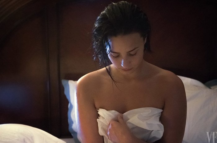 Η Ντέμι Λοβάτο χωρίς ρούχα, ρετούς και μακιγιάζ -Προκλητική φωτογράφηση [εικόνες] | iefimerida.gr 3