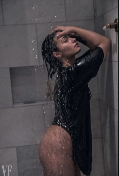 Η Ντέμι Λοβάτο χωρίς ρούχα, ρετούς και μακιγιάζ -Προκλητική φωτογράφηση [εικόνες] | iefimerida.gr 5