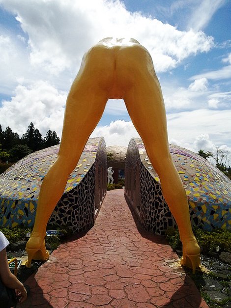 Το «ροζ» πάρκο με τα αμαρτωλά γλυπτά αυστηρώς ακατάλληλο για ανηλίκους [εικόνες] | iefimerida.gr 1