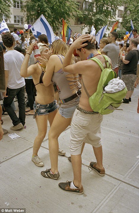 Ο έρωτας στη Νέα Υόρκη-Φωτογράφος «κυνηγάει» ερωτευμένα ζευγάρια στους δρόμους [εικόνες] | iefimerida.gr 8