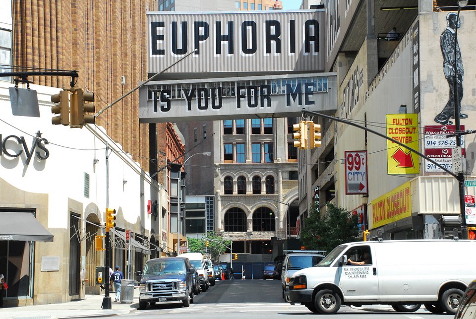 Μηνύματα αγάπης στους δρόμους της πόλης -Οταν το αστικό τοπίο γίνεται καμβάς εξομολογήσεων [εικόνες] | iefimerida.gr 12