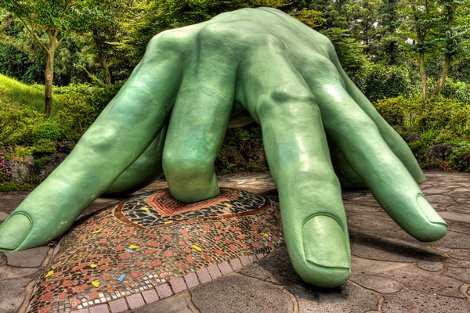 Το «ροζ» πάρκο με τα αμαρτωλά γλυπτά αυστηρώς ακατάλληλο για ανηλίκους [εικόνες] | iefimerida.gr 2