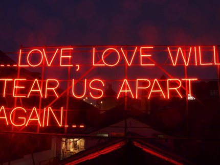 Αγάπη από neon-Δυο ερωτευμένοι καλλιτέχνες φωτίζουν την πόλη με ερωτικούς στίχους [εικόνες] | iefimerida.gr 2