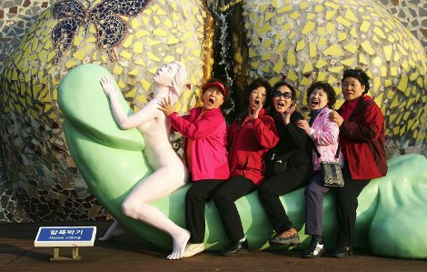 Το «ροζ» πάρκο με τα αμαρτωλά γλυπτά αυστηρώς ακατάλληλο για ανηλίκους [εικόνες] | iefimerida.gr 5