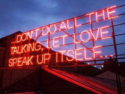 Αγάπη από neon-Δυο ερωτευμένοι καλλιτέχνες φωτίζουν την πόλη με ερωτικούς στίχους [εικόνες] | iefimerida.gr 3