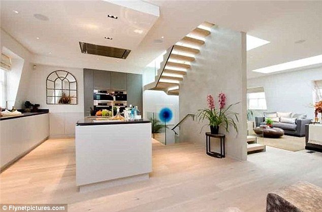 Ρόμπερτ Πάτινσον και Κρίστεν Στιούαρντ βρήκαν την ερωτική τους φωλιά [εικόνες] | iefimerida.gr 1