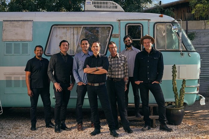 To μήνυμα των Calexico στην Ελλάδα, λίγο πριν τις συναυλίες στο Ηρώδειο: Efharisto [βίντεο] | iefimerida.gr 0