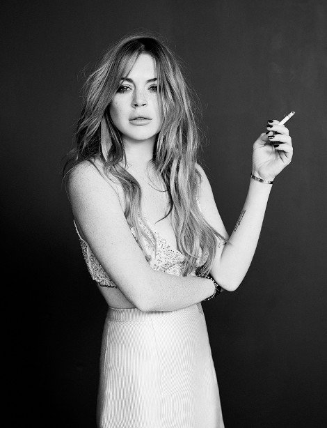 Η Λίντσεϊ Λόχαν επαναπροσδιορίζει την έννοια του γκλαμ -Ατίθαση, ημίγυμνη αλλά τυλιγμένη σε ακριβά ρούχα [εικόνες] | iefimerida.gr 5