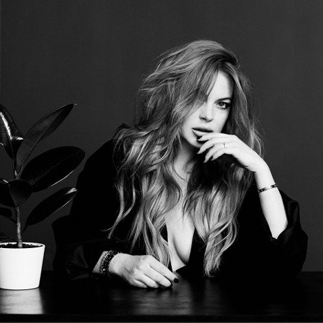 Η Λίντσεϊ Λόχαν επαναπροσδιορίζει την έννοια του γκλαμ -Ατίθαση, ημίγυμνη αλλά τυλιγμένη σε ακριβά ρούχα [εικόνες] | iefimerida.gr 7