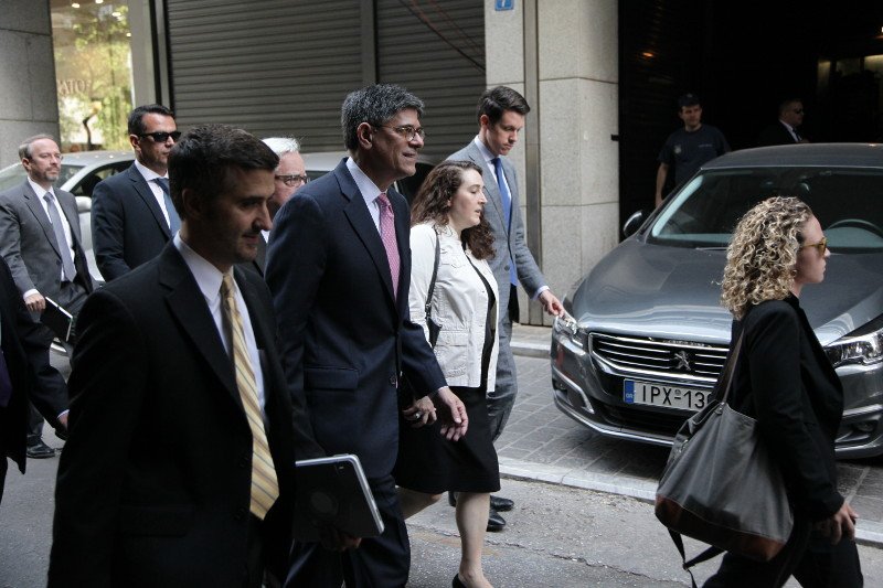 Ο Τζακ Λιου διέσχισε το Σύνταγμα και πήγε με τα πόδια στο υπουργείο Οικονομικών [εικόνες] | iefimerida.gr 2