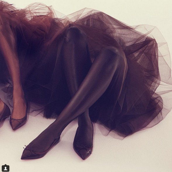 O Louboutin για πρώτη φορά έφτιαξε ίσια παπούτσια -Σικ μπαλαρίνες [εικόνες] | iefimerida.gr 2