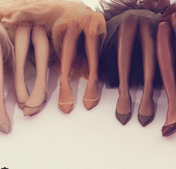 O Louboutin για πρώτη φορά έφτιαξε ίσια παπούτσια -Σικ μπαλαρίνες [εικόνες] | iefimerida.gr 1