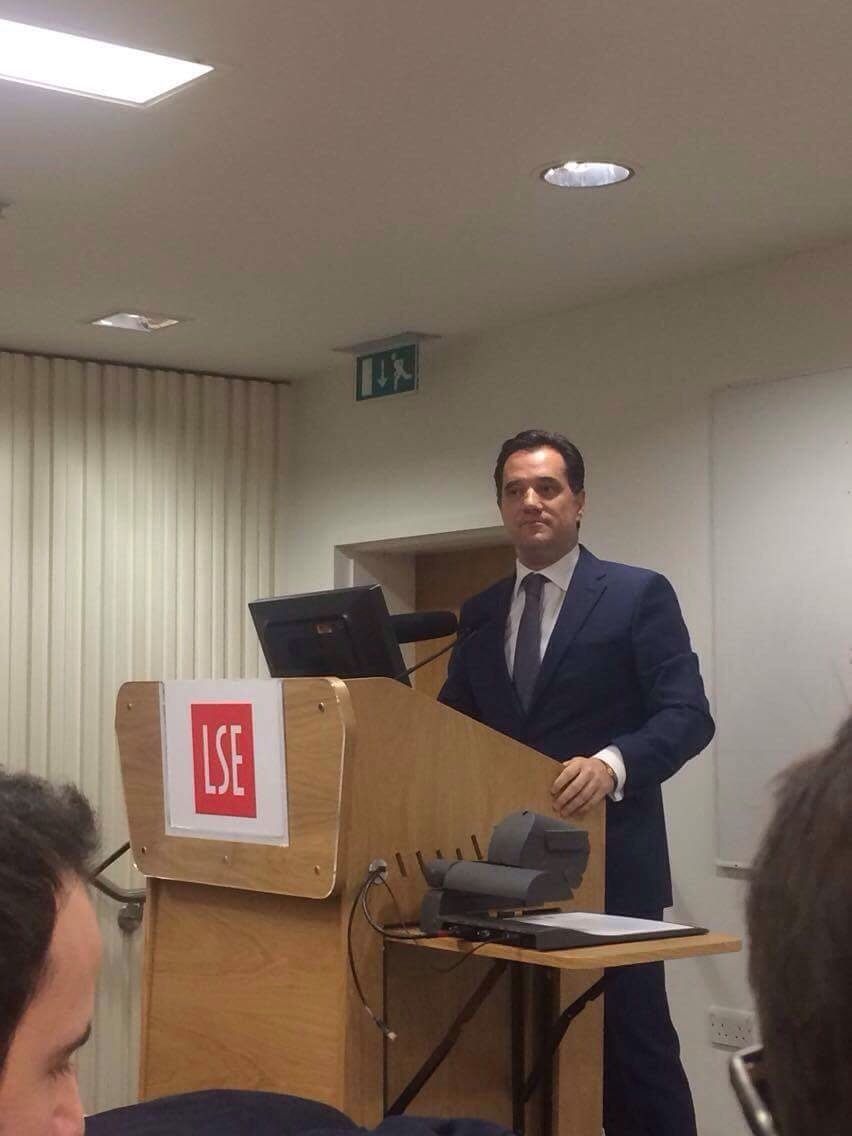 Ο Αδωνις ήπιε καφέ σε ελληνικό μαγαζί στο Λονδίνο και το λάτρεψε [εικόνες] | iefimerida.gr 6