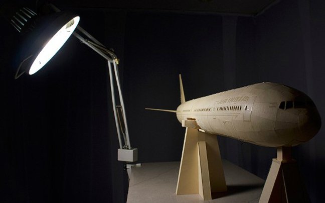 Αυτό είναι το πιο εντυπωσιακό χάρτινο αεροπλάνο στον κόσμο -Χρειάστηκαν 10.000 ώρες για τη δημιουργία του [εικόνες&βίντεο] | iefimerida.gr 5