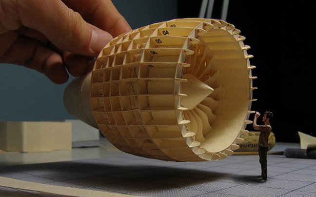 Αυτό είναι το πιο εντυπωσιακό χάρτινο αεροπλάνο στον κόσμο -Χρειάστηκαν 10.000 ώρες για τη δημιουργία του [εικόνες&βίντεο] | iefimerida.gr 6