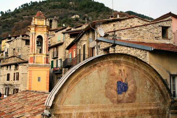 Lucéram, το μεσαιωνικό χωριό της Γαλλίας με τις 450 φάτνες -Ενα μοναδικό φαινόμενο [εικόνες] | iefimerida.gr 12