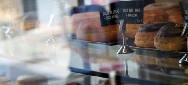 Πέτρος Φιλιππίδης, από άνεργος διαφημιστής πουλάει λουκουμάδες στη Βαρκελώνη και τρελαίνει τους Ισπανούς [εικόνες] | iefimerida.gr 5