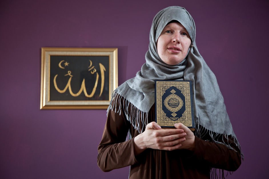 Λούση Βαλάντερ, η παράξενη ιστορία ενός Bρετανού στρατιώτη που έγινε γυναίκα και ασπάστηκε το Ισλάμ [εικόνες] | iefimerida.gr 0