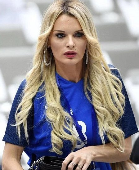 Τρέλανε όλο το EURO η σύζυγος του Παγιέ [εικόνες] | iefimerida.gr 3