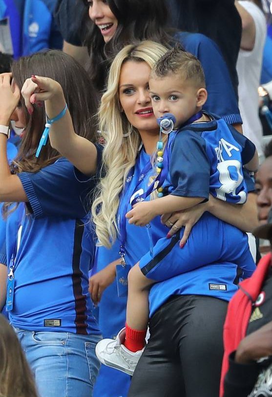 Τρέλανε όλο το EURO η σύζυγος του Παγιέ [εικόνες] | iefimerida.gr 6