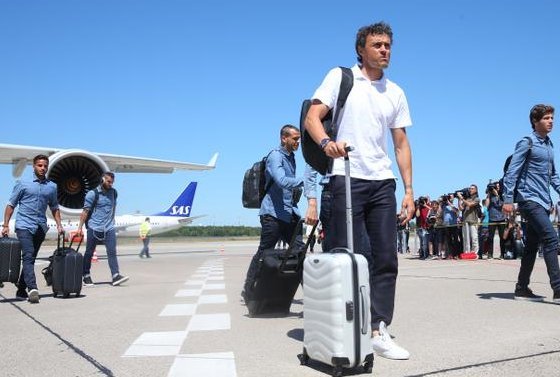 Τσάμπιονς Λιγκ: Κοστούμι vs τζην πουκάμισο - Το διαφορετικό στιλ για Γιουβέντους και Μπάρτσα [εικόνες] | iefimerida.gr 6