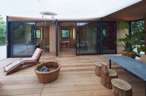 «Το σπίτι δίπλα στο νερό» -Η μίνιμαλ, ξύλινη κατοικία που σχεδιάστηκε 80 χρόνια πριν και χτίστηκε τώρα δια χειρός Louis Vuitton [εικόνες] | iefimerida.gr 1