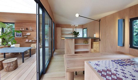 «Το σπίτι δίπλα στο νερό» -Η μίνιμαλ, ξύλινη κατοικία που σχεδιάστηκε 80 χρόνια πριν και χτίστηκε τώρα δια χειρός Louis Vuitton [εικόνες] | iefimerida.gr 2