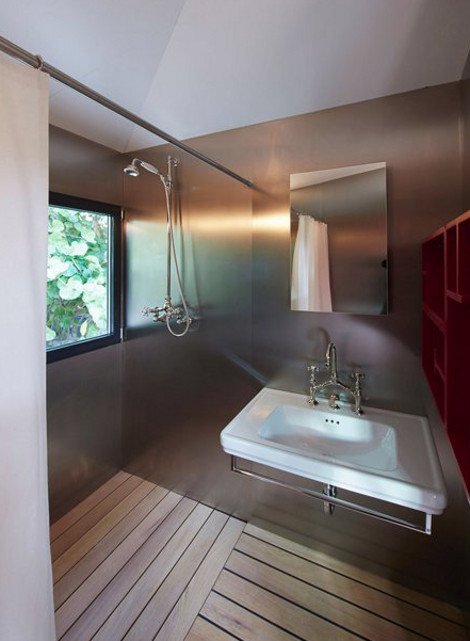 «Το σπίτι δίπλα στο νερό» -Η μίνιμαλ, ξύλινη κατοικία που σχεδιάστηκε 80 χρόνια πριν και χτίστηκε τώρα δια χειρός Louis Vuitton [εικόνες] | iefimerida.gr 6