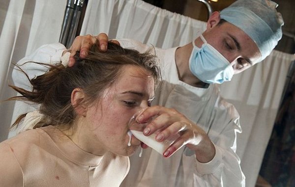 Βασάνιζε γυναίκα δέκα ώρες μπροστά σε βιτρίνα -Η καμπάνια που σόκαρε τους περαστικούς [εικόνες] | iefimerida.gr 2