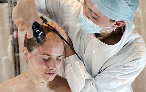 Βασάνιζε γυναίκα δέκα ώρες μπροστά σε βιτρίνα -Η καμπάνια που σόκαρε τους περαστικούς [εικόνες] | iefimerida.gr 4