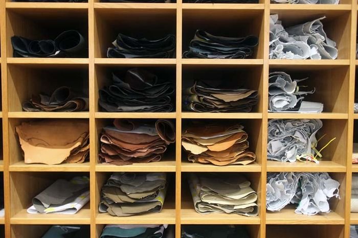 Γιατί τα χειροποίητα παπούτσια Louis Vuitton είναι τόσο ακριβά; - Το βίντεο με τον τρόπο κατασκευής δίνει την απάντηση [βίντεο]  | iefimerida.gr 0