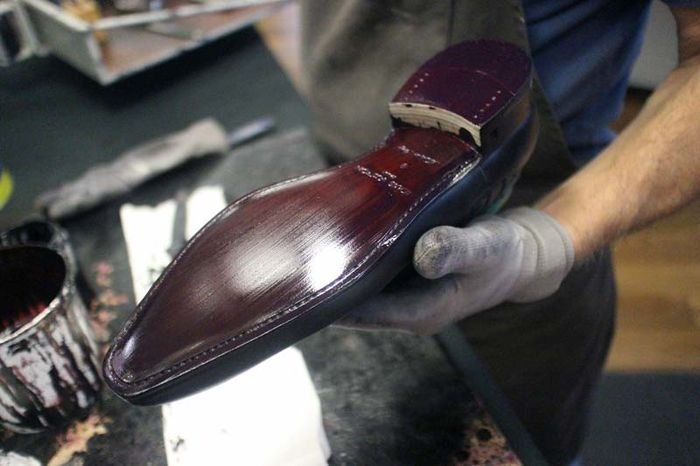 Γιατί τα χειροποίητα παπούτσια Louis Vuitton είναι τόσο ακριβά; - Το βίντεο με τον τρόπο κατασκευής δίνει την απάντηση [βίντεο]  | iefimerida.gr 2