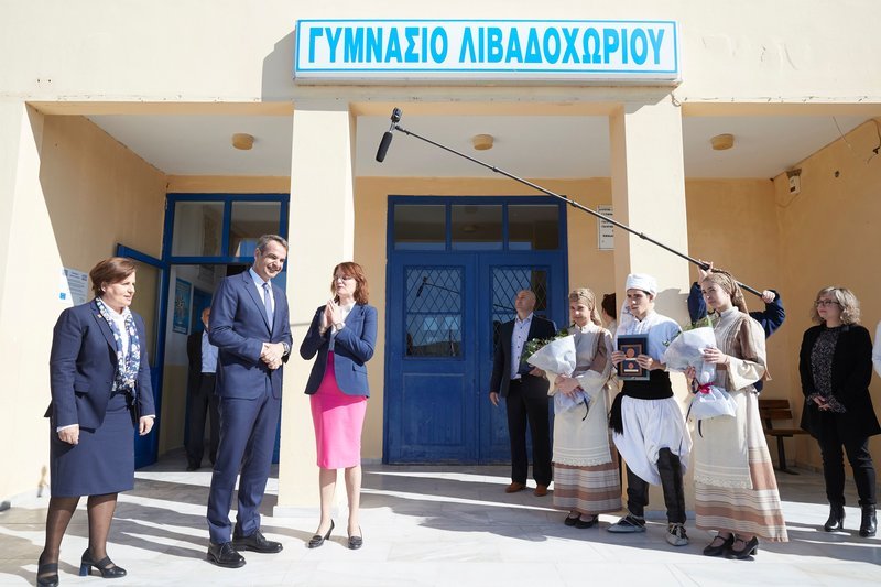 Στη Λήμνο ο Μητσοτάκης: Συναντήθηκε με αξιωματικούς της 130 Σμηναρχίας Μάχης, δασκάλους και παιδιά | iefimerida.gr 4