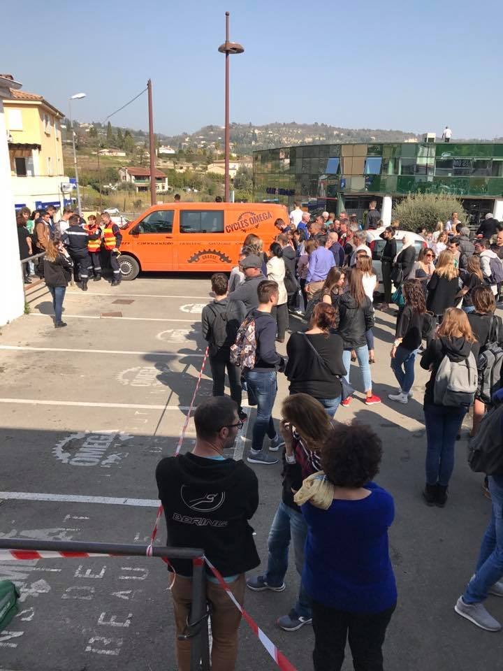 Πυρά σε λύκειο της Γαλλίας με τραυματίες -Δράστης μαθητής που είχε τσακωθεί με τον διευθυντή! | iefimerida.gr 3